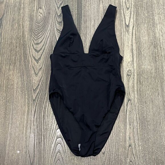 NWOT Victoria's Secret One Piece Swimsuit Plunge Neckline Pull-On Black Size S - Picture 1 of 3